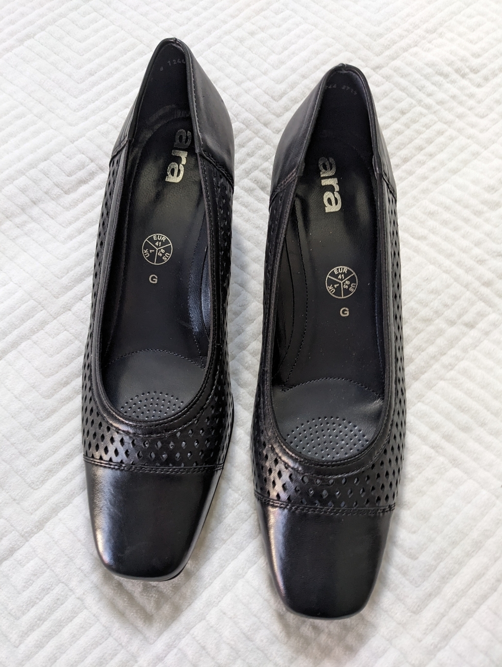 Ara Etched Block Heel Size 9.5 Black Leather Cap Toe Comfy Shoes
